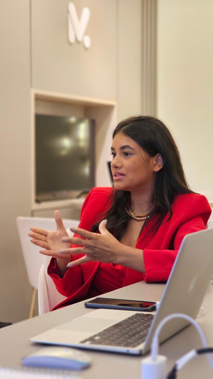 Juliana do Tráfego explicando o método